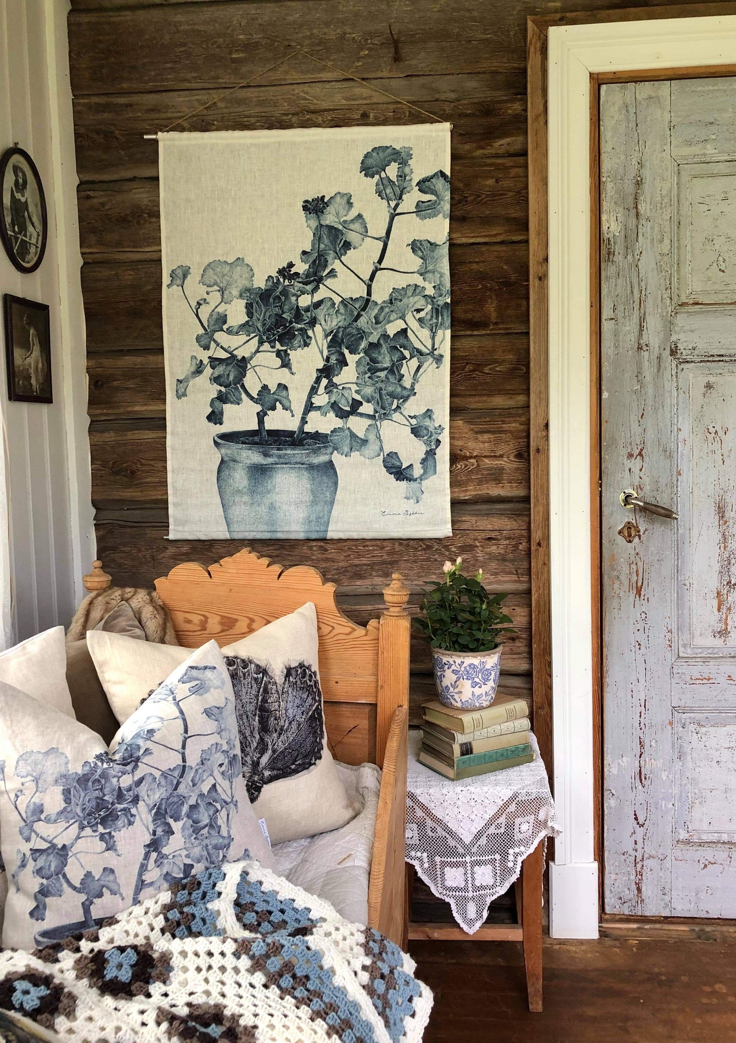 Wallhanging Blue Geranium