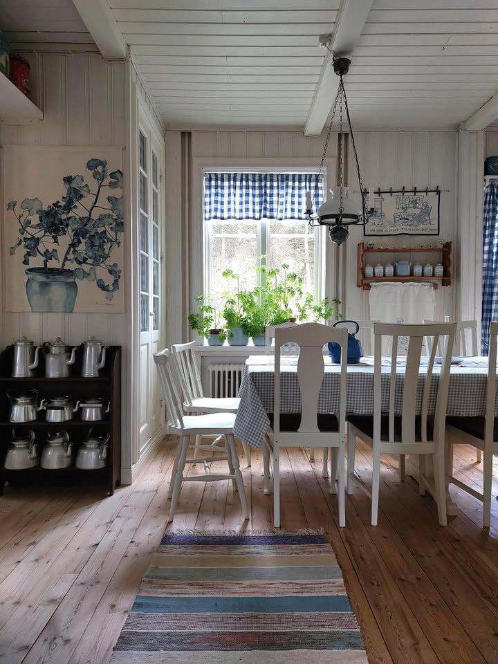 Wallhanging Blue Geranium