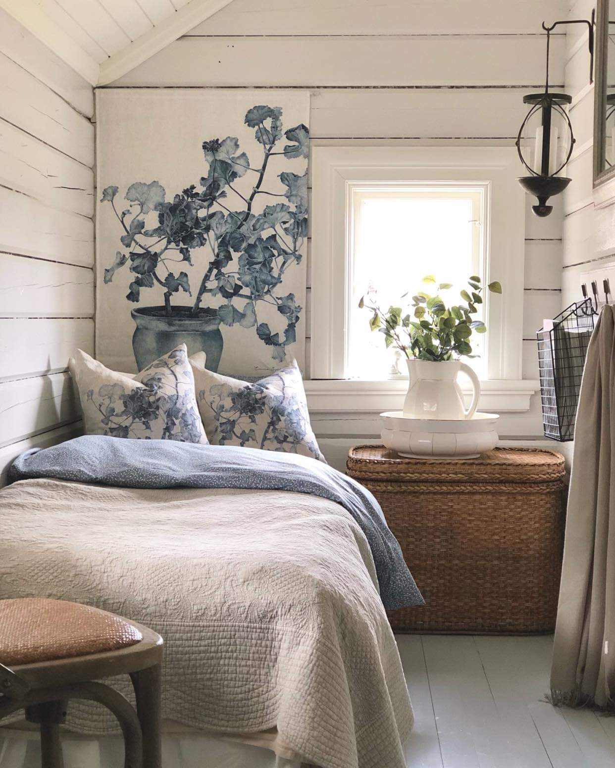 Wallhanging Blue Geranium