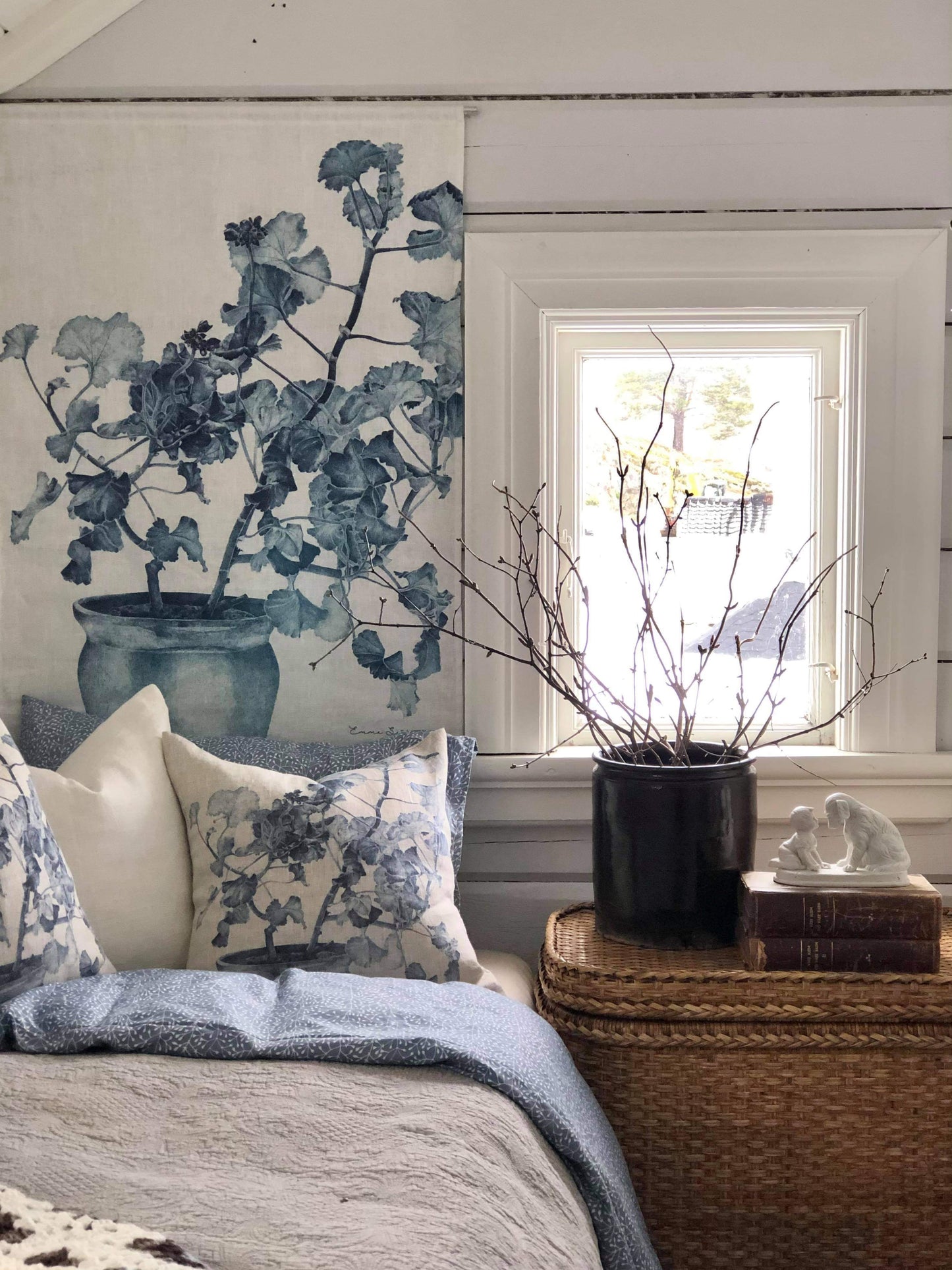 Wallhanging Blue Geranium