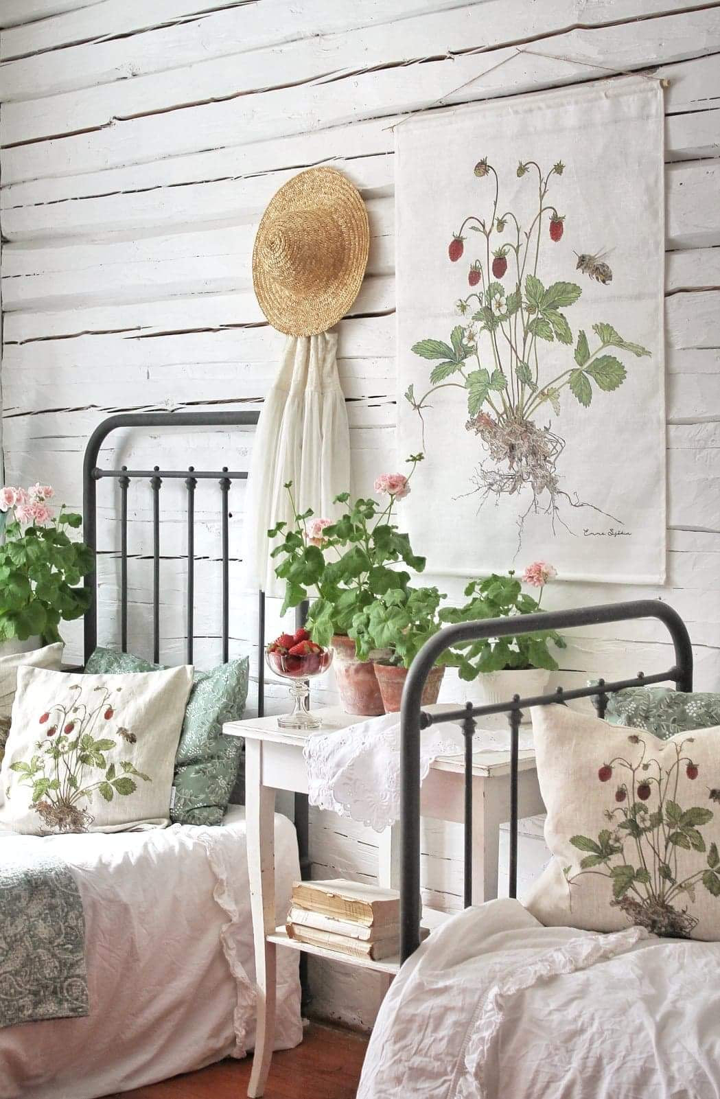 Wallhanging Strawberries