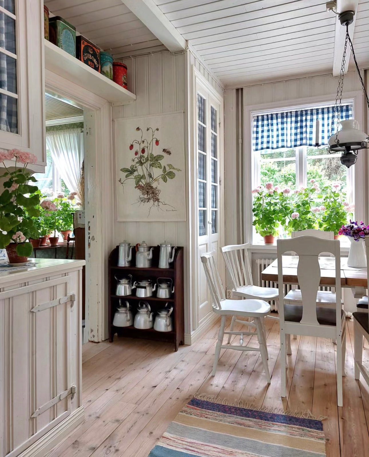 Wallhanging Strawberries