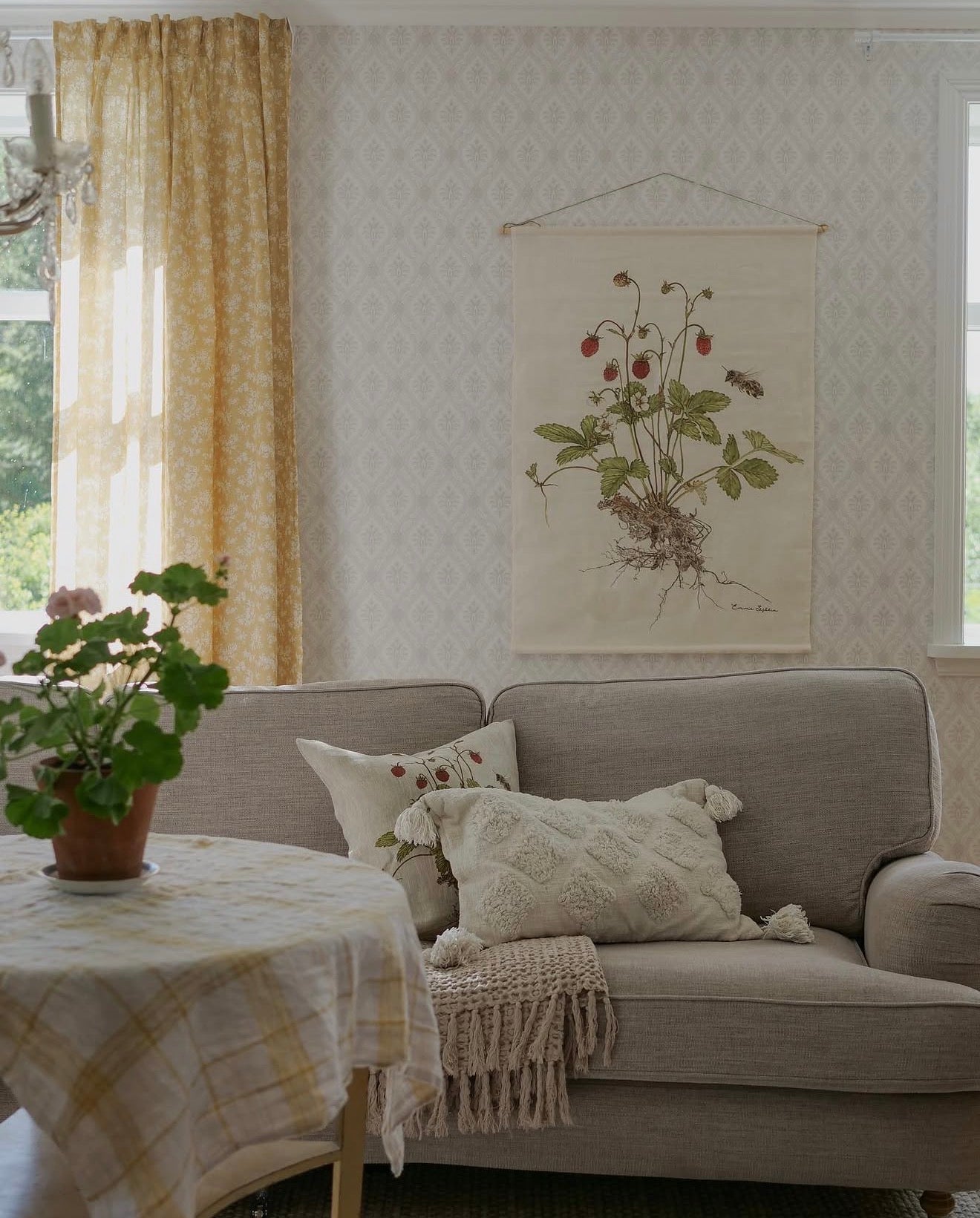 Wallhanging Strawberries