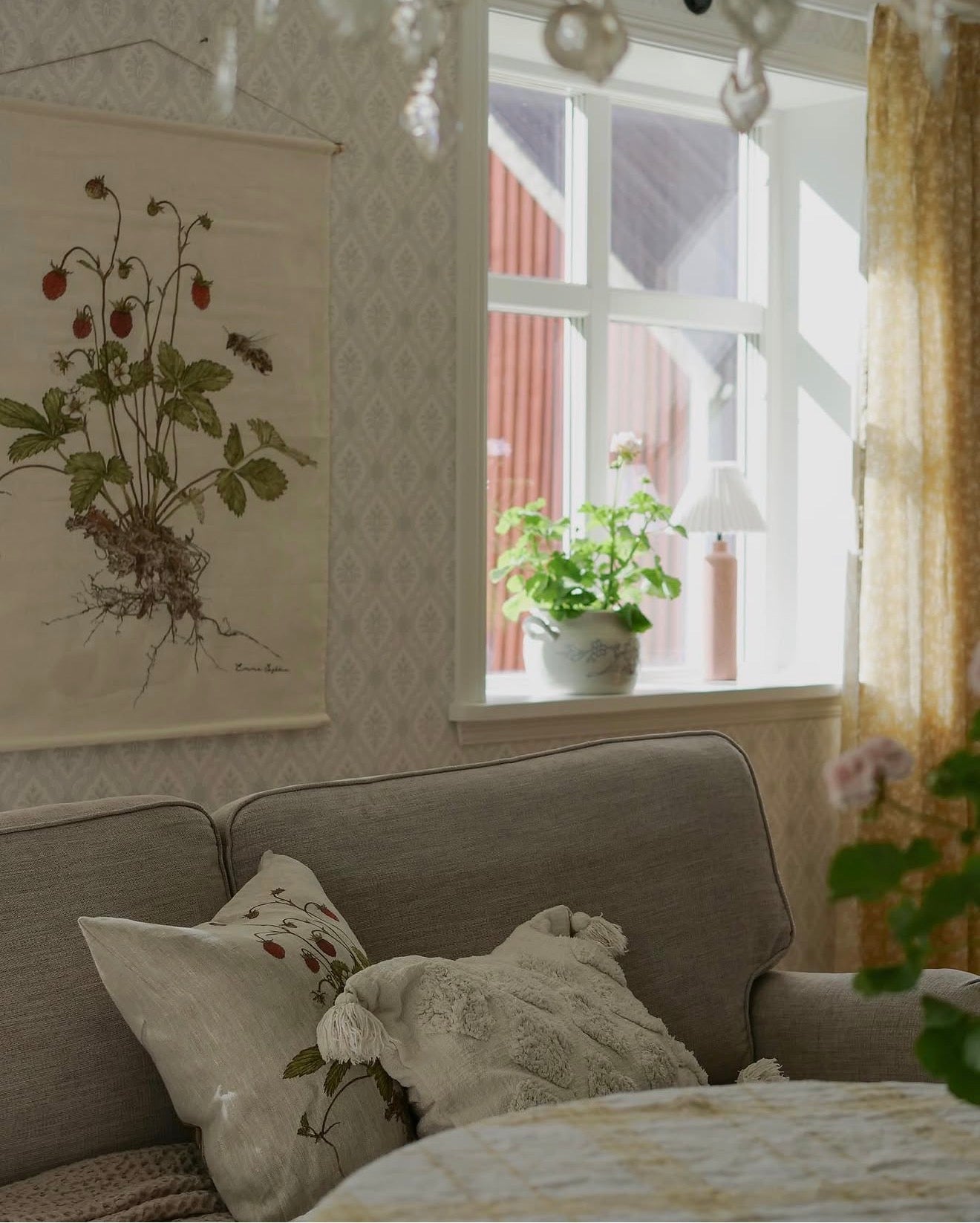 Wallhanging Strawberries