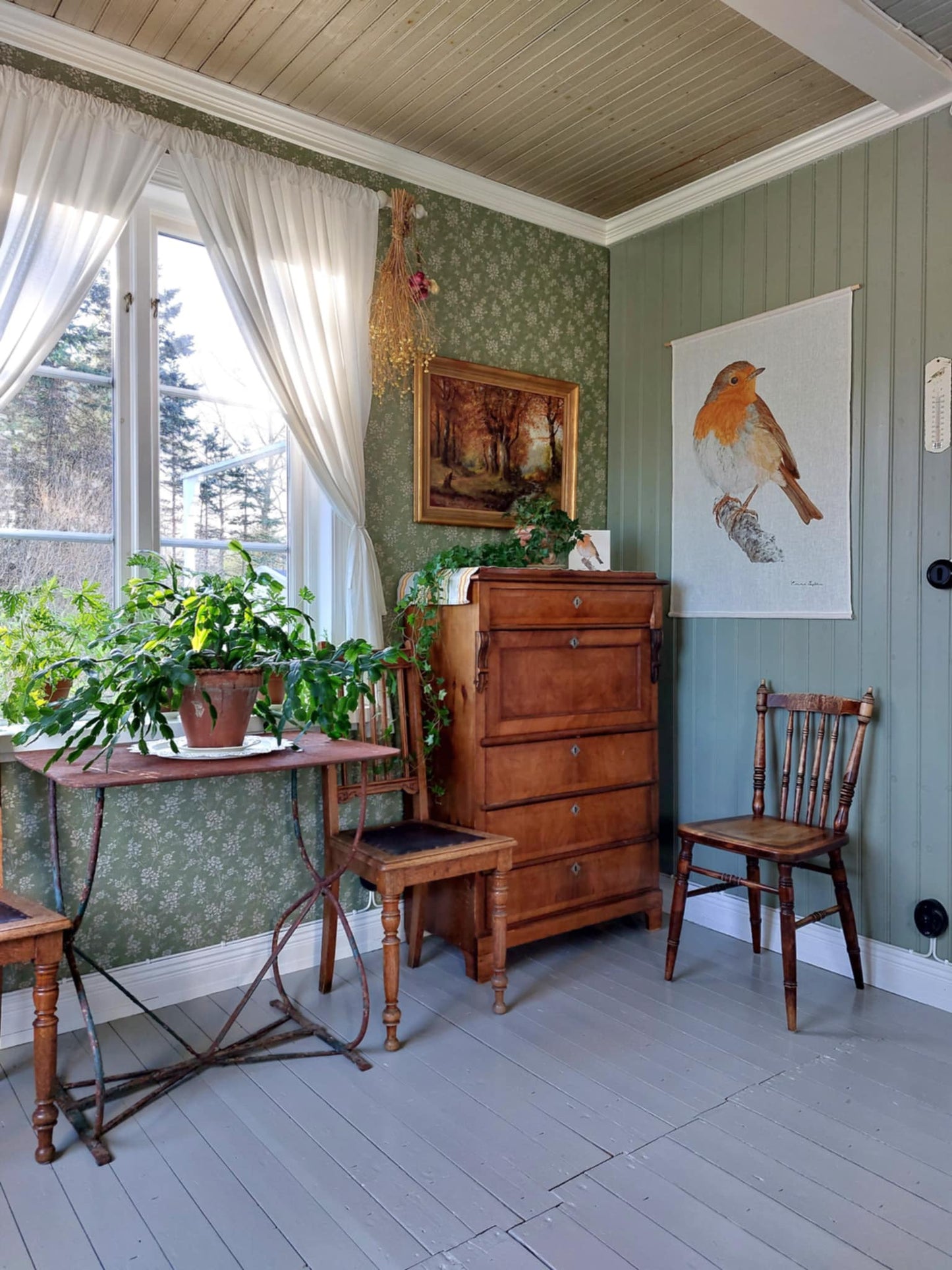 Wallhanging Red Robin