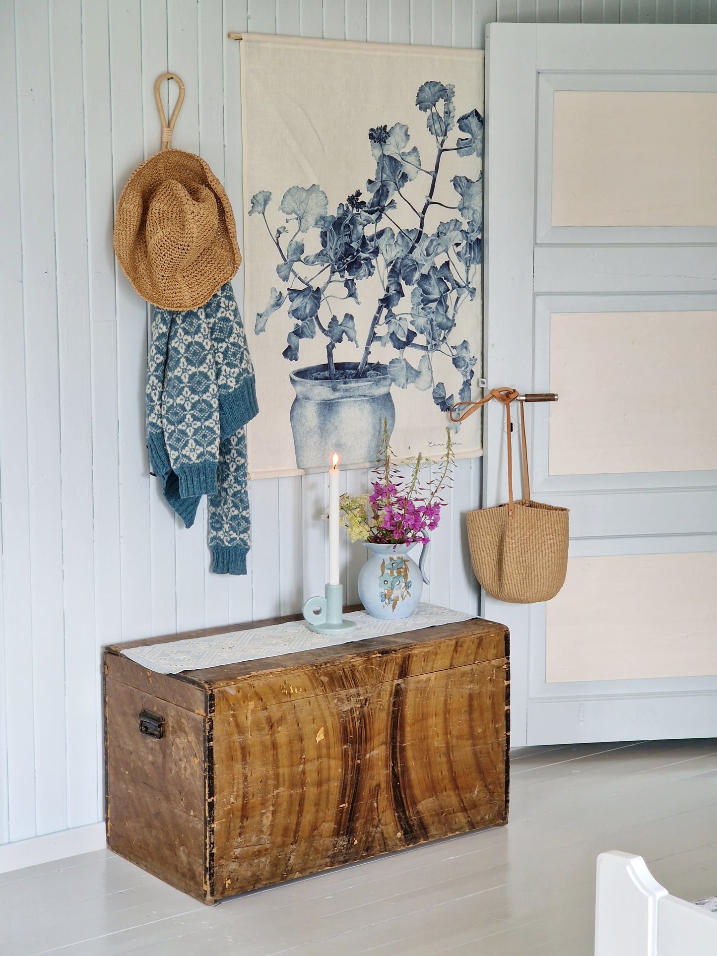 Wallhanging Blue Geranium