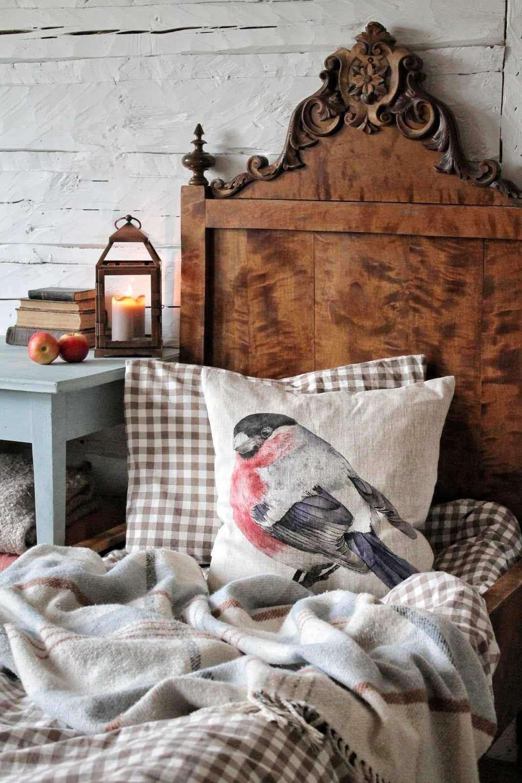 Red Robin & Bullfinch Linen Cushion