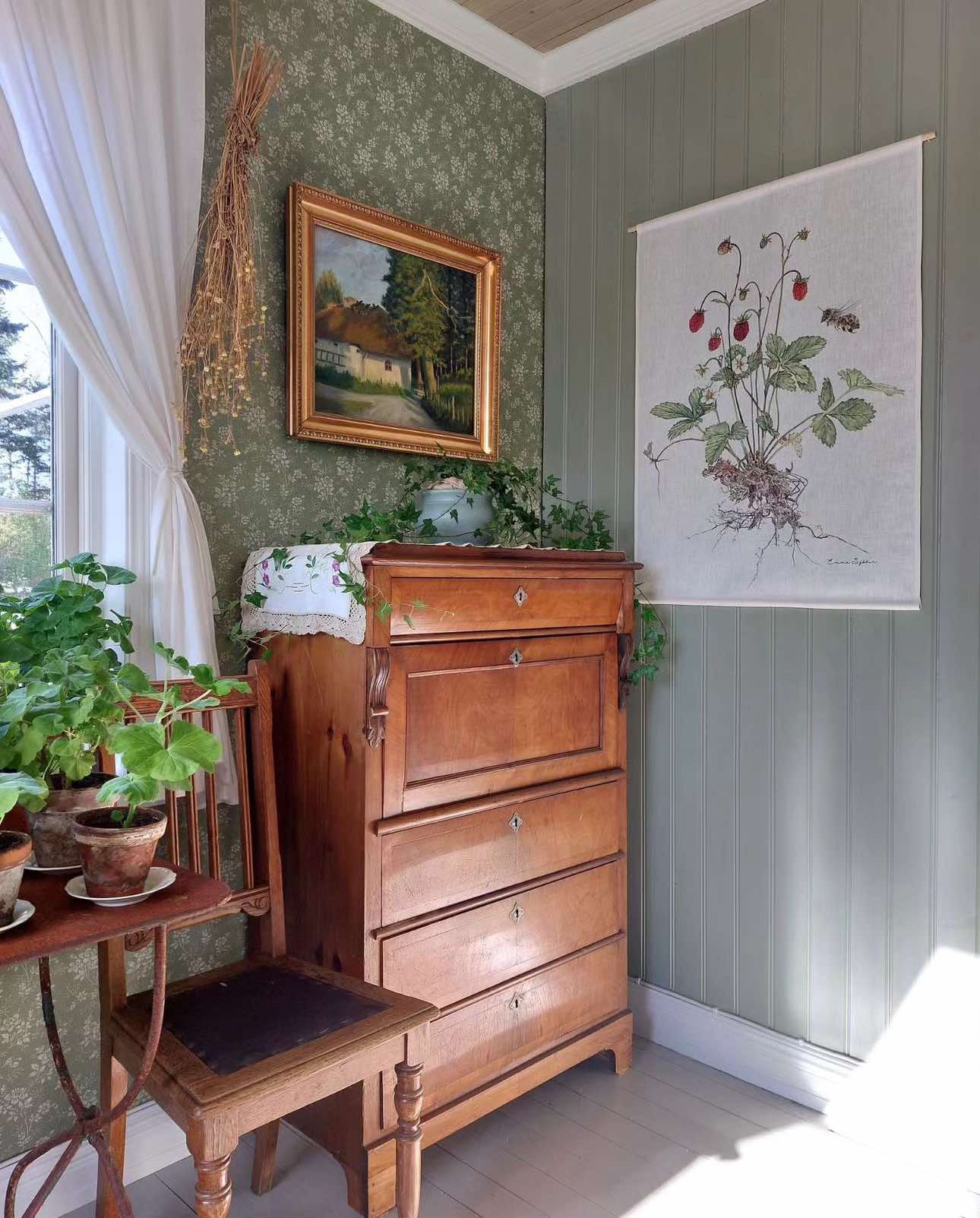 Wallhanging Strawberries