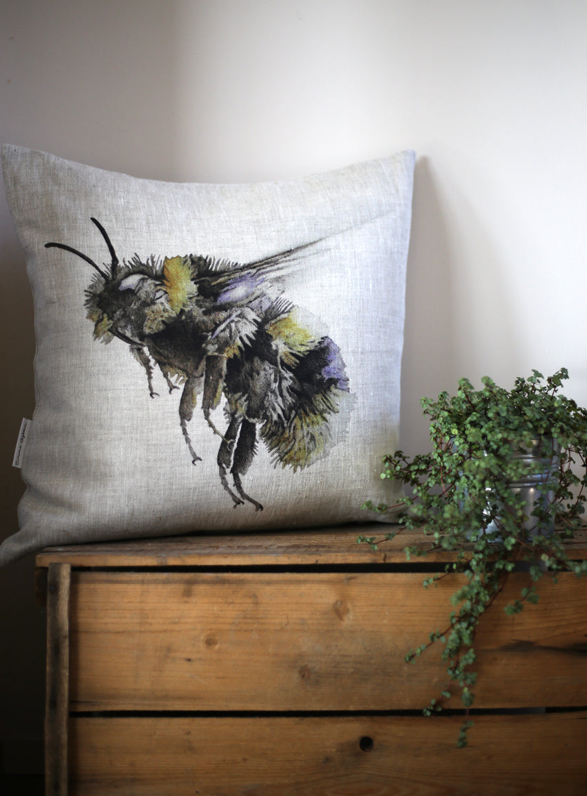 Cushion Wild Rose/Bumblebee